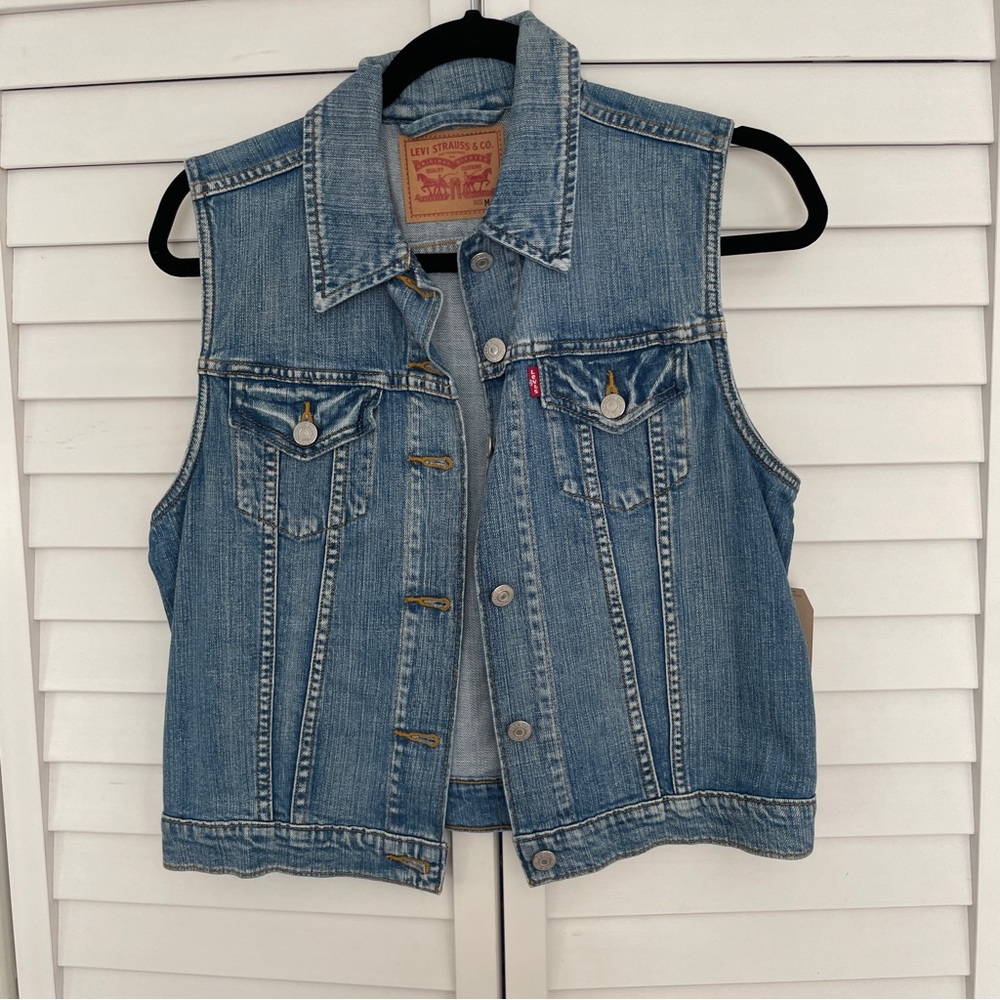 Levi’s Denim Vest, NWT, size M juniors